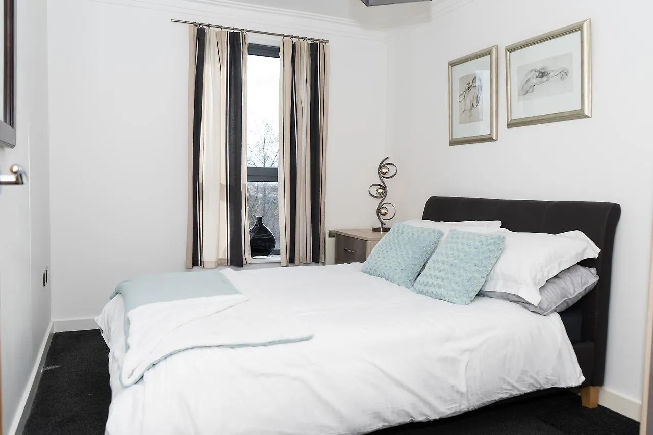 Hullidays - King & Queen Ensuite Kingston upon Hull