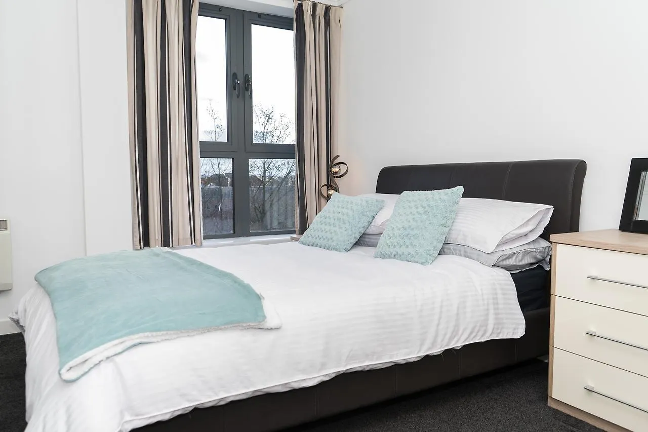 Hullidays - King & Queen Ensuite Kingston upon Hull